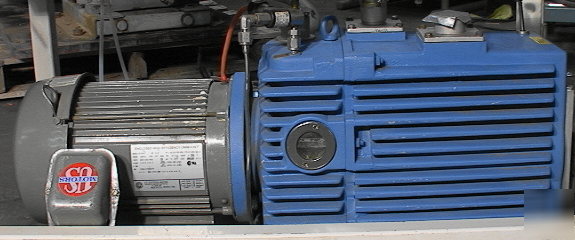 Leybold-heraeus D60AC trivac vacuum pump 3 hp 50 cfm