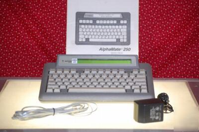 Motorola alphamate 250 alpha-numeric paging terminal 