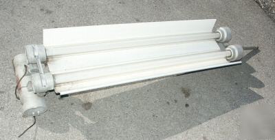 Crouse hinds explosion proof 4 ft fluorescent lights