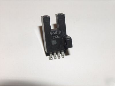 Omron photo microsensor ee-SX672A slot type npn output