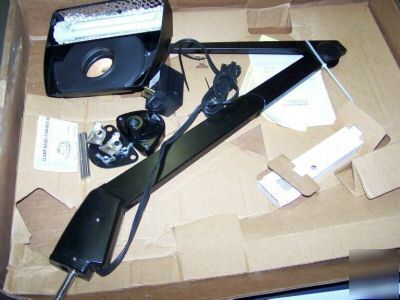 Dazor 8MR200-16-bk magnifier stretch light