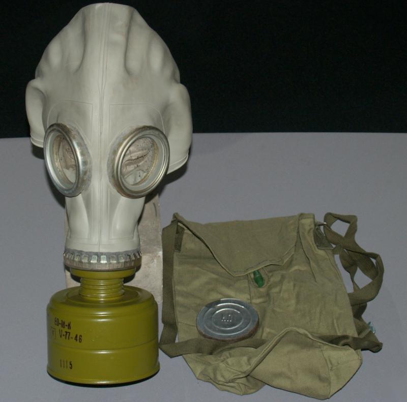 Soviet ussr military gp-5 gas mask w/bag,medium size