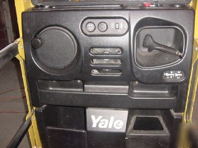 Yale order picker in very good condition very low hours