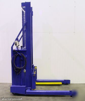 Blue giant power lift stacker P52-15