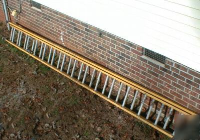Werner fiberglass extension ladder, 32 foot heavy duty 