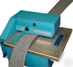Portable carpet cove wall base strip cutting machine