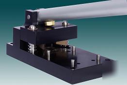 Rams drive cleat notcher for ductwork sheet metal tools