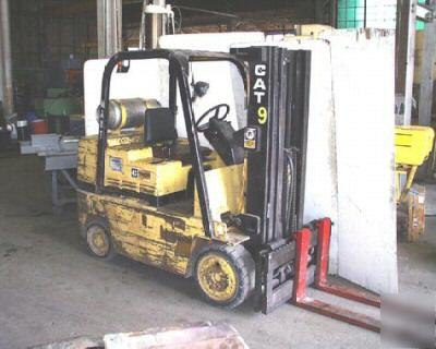 8000 lb caterpillar lift truck, no. T80D (17253)