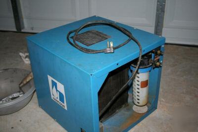 Hankison refrigerated compressed air dryer cools good
