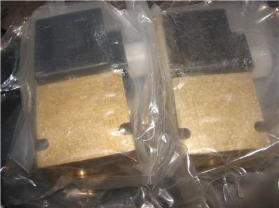 New vickers solenoid valves lot of 2 SV41006T115AG