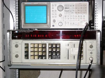 Frequency synthesizer - manual or fully program. (hp-ip