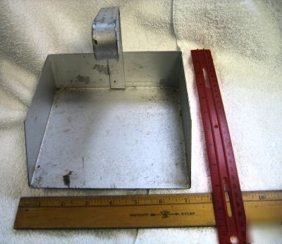 Compact metal dust bolt or plain mess dust pan bin