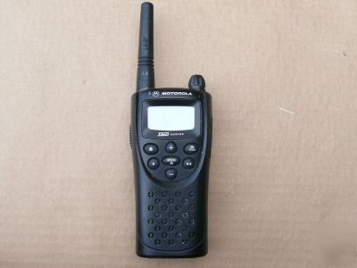 Motorola XU2600 hvy-duty xtn uhf 2 watt two way radio