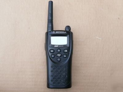 Motorola XU2600 hvy-duty xtn uhf 2 watt two way radio