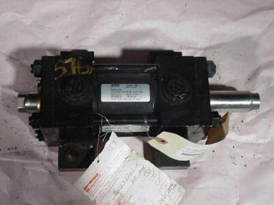 Parker SERIESHM1 cylinder hydraulic 63MMBX40MMS #576