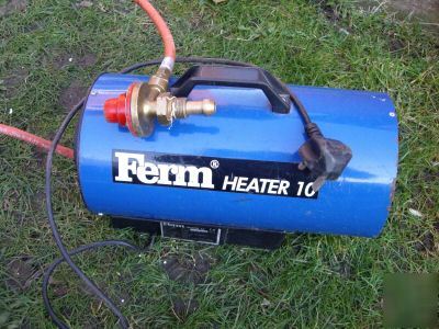 Space heater ferm 10 propane burner with connectors.