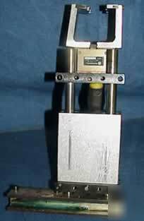 Ajdustable height pneumatic arm w/ robo hand r-A8