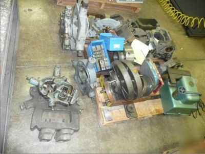 Assorted faceplates, rests and vices (08-0480)