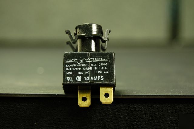Snap action inc 14 amp circuit breaker (125VAC/32VDC)