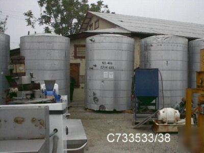 Tank, 2,700 gallon, s/st, 7' x 9', vert, jkt,