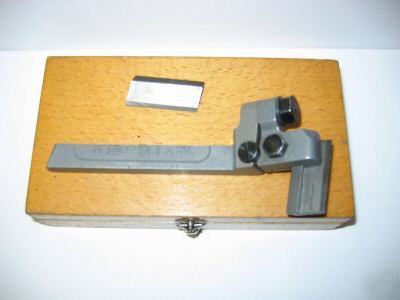 Lathe threading tool with box and resharpable tip