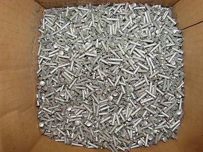 New 4,000 pcs. 9/64 x 10/16 zinc plated tubular rivets >