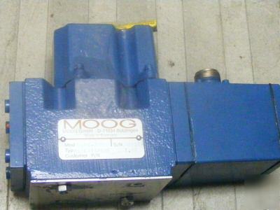 Moog servo valve model D641-230