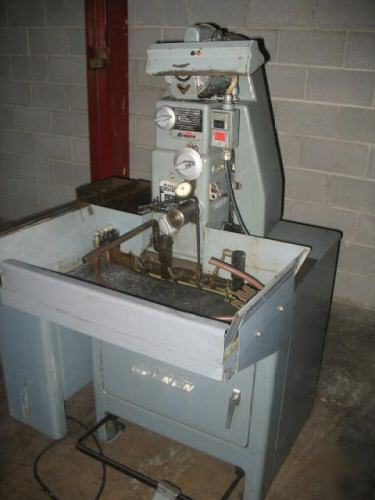 Sunnen model 1650 honing machine