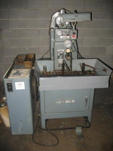 Sunnen model 1650 honing machine