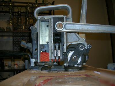 New signode am-34 metal bander brand only 2WEEKS old