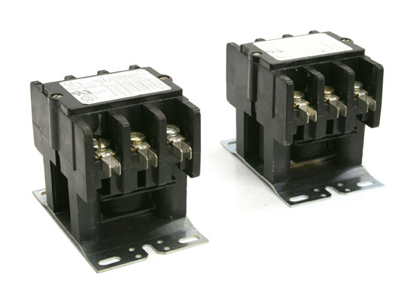 Lot of 2 arrow hard ACC430UM10 circuit breaker 24V 86