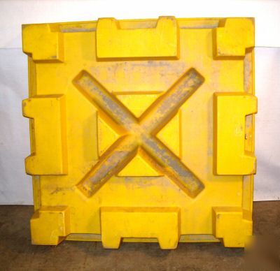 4 drum square spill control pallet (very nice)