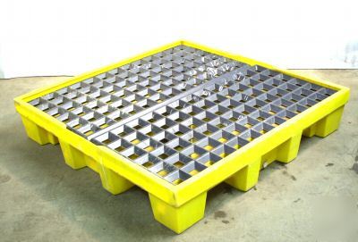 4 drum square spill control pallet (very nice)