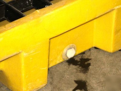 4 drum square spill control pallet (very nice)