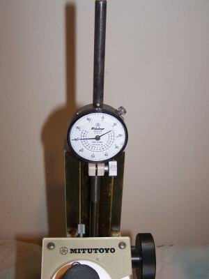 Mitutoyo toolmaker's microscope mt-101 176-901