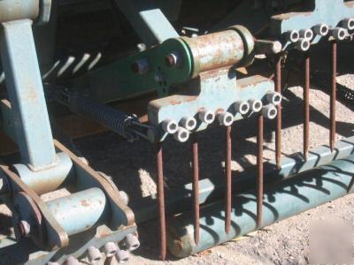 Soil reliever deep tine aerators turf tine 12