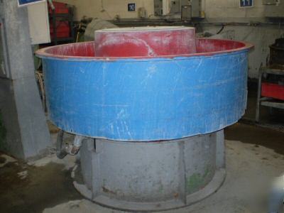 Sweco 24 cubic foot vibratory bowl