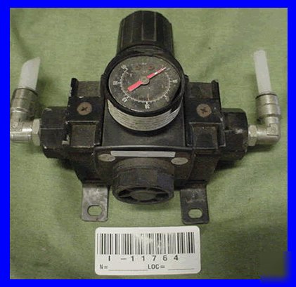 Wilkerson r 18-02-DO60 pressure regulator / gauge