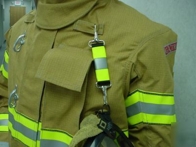 Firefighting rescue mask / radio strap clip