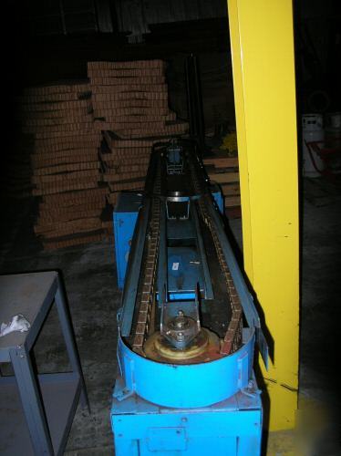 Part positioning indexing conveyors with stops 