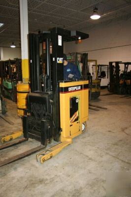 Forklift clark 3000LB stand up rider w/ cushion tires