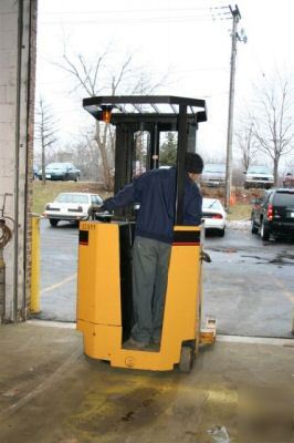 Forklift clark 3000LB stand up rider w/ cushion tires