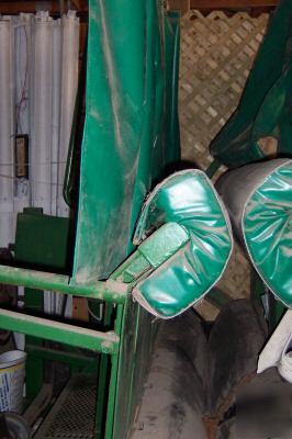 J.k. reid hydraulic animal squeeze
