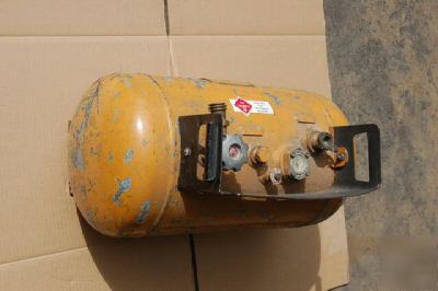 Steel-lpg-propane-forklift-tank- flat bottom-8-gal- gur