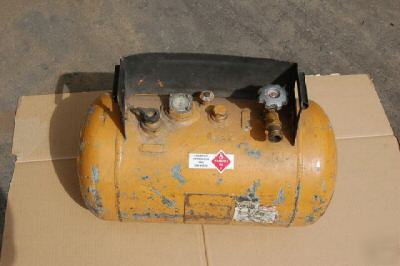 Steel-lpg-propane-forklift-tank- flat bottom-8-gal- gur