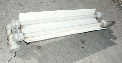 Crouse hinds explosion proof 4 ft fluorescent lights