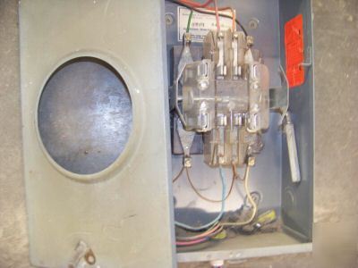 Duncan meter base, type hq-8T, three phase, 600 volt