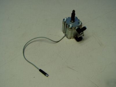 Festo pneumatic cylinder m/n: advu-40-15-pa