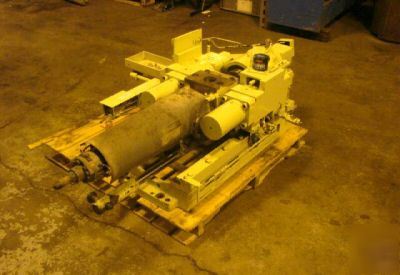 Niigata injection unit from a 55 ton niigata 2058 wh
