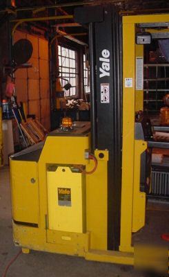 Yale order picker in very good condition very low hours